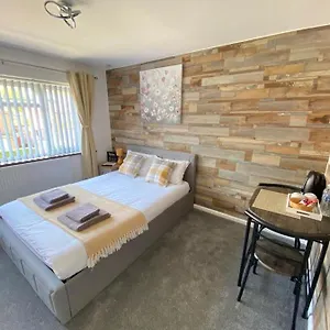 Gatwick Deluxe En-suite Guest house Horley