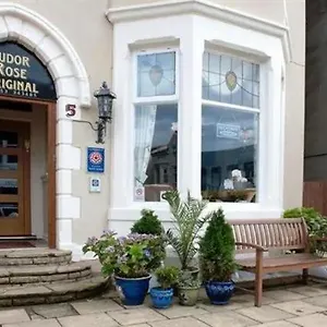 Myroomz Tudor Rose Original Guest house